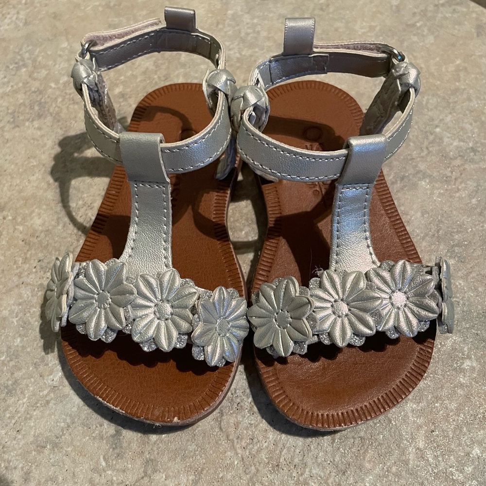 Silver Osh Kosh sandals with flowers toddler 5
